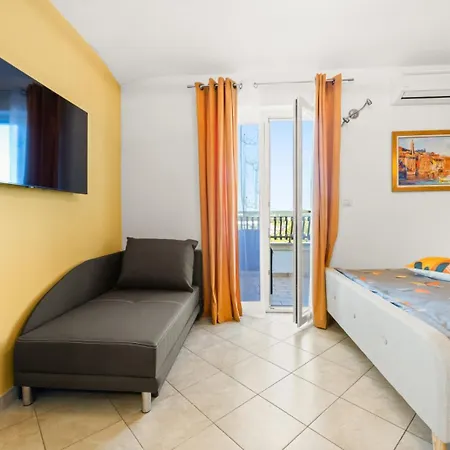 Maja Apartment *