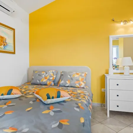 Maja Apartment *