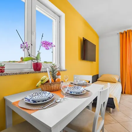 Maja Apartment *