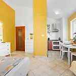 Maja * بولا